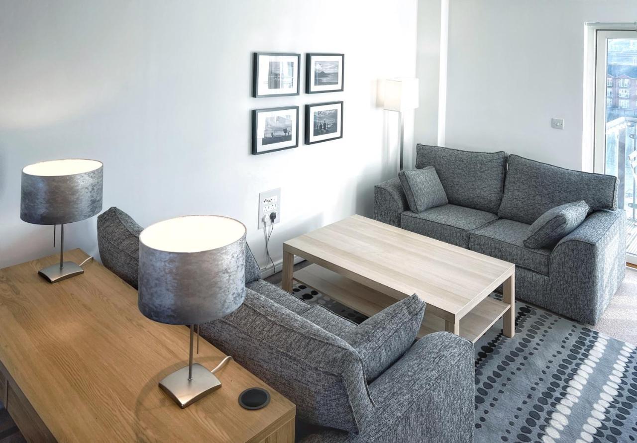 Elegant And Bright Seaside Apt In Swansea Marina Εξωτερικό φωτογραφία